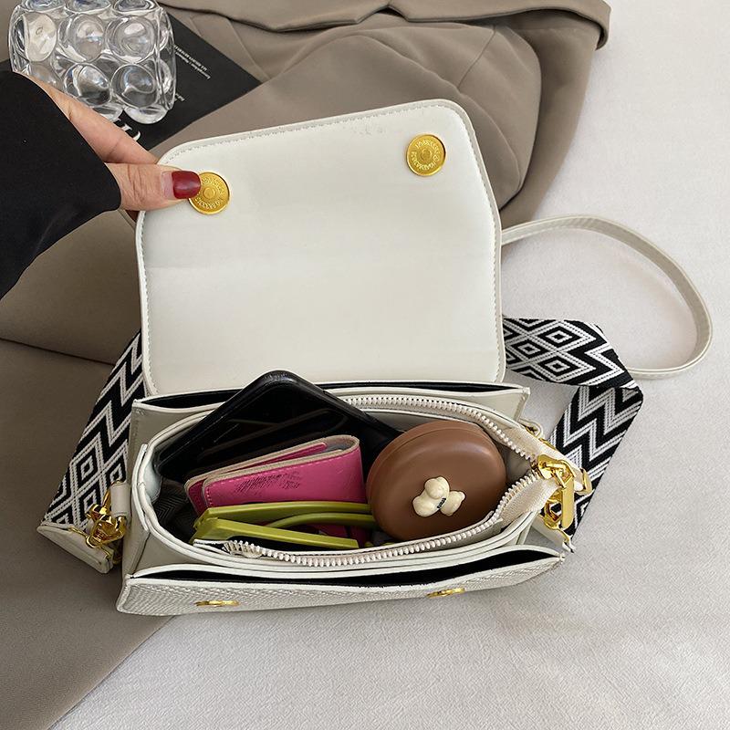 Korean Elegant Fashion: Minimalist 2025 Crossbody Small Square Bag for Women