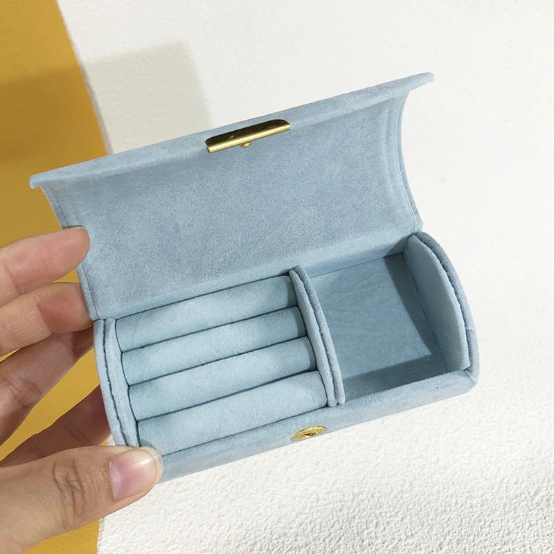 Kompaktowe Pudełko na Biżuterię Podróżną - Zakrzywiony Aksamitny Design