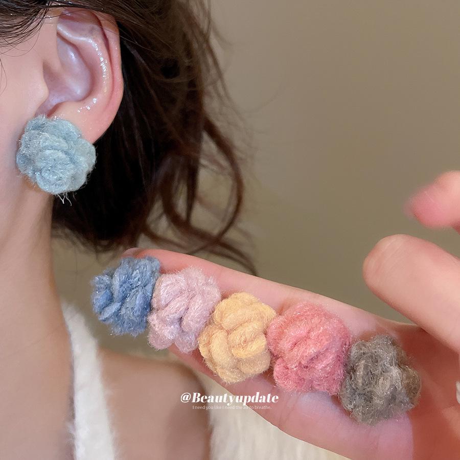 Silver Needle Wool Flower Stud Earrings - Bohemian High-End Fashion for Autumn/Winter