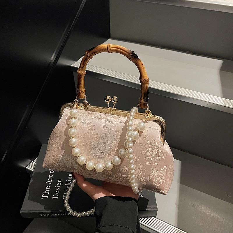 Guochao Chinese Bag Women's 2025 New Versatile Pearl Chain Messenger Bag Small Bag Niche Embroidered Shoulder Bag