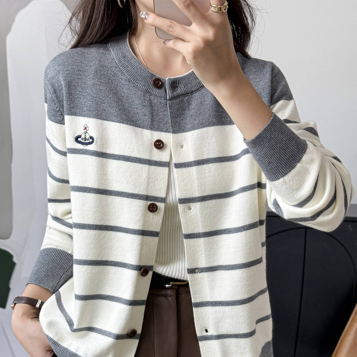 

Вязаный кардиган с круглым вырезом в стиле ретро, с цветными блоками и полосками, женское короткое пальто-свитер, весна и осень, новый нишевый дизайн, топ 2XL