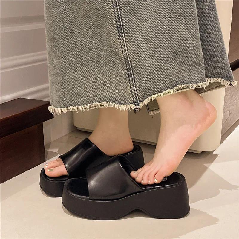 Fashion Ladies Beach High Heeled Women's Summer New Thick Soled Sandals Square Toe Luxury Designer Slippers Slides Platform Thick Wedges