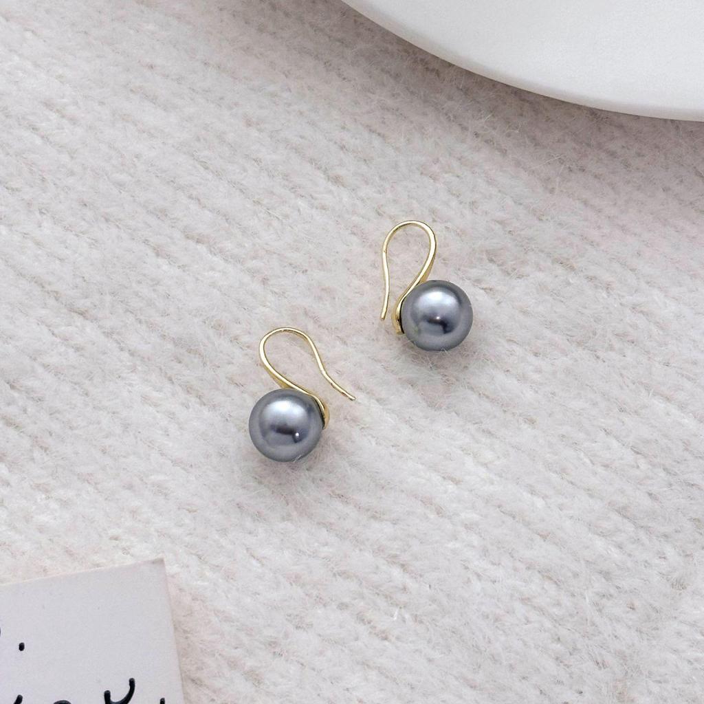 Elegant Retro Gray Pearl Earrings with Light Luxury Feel for Women