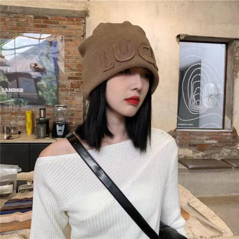 In Autumn and Winter, Women Pile Up Hats, LUCK Letters, Cold Hats, Japanese Style, Versatile, Pullover Hats, Show Off Face Size, and Cloth Covered Hat