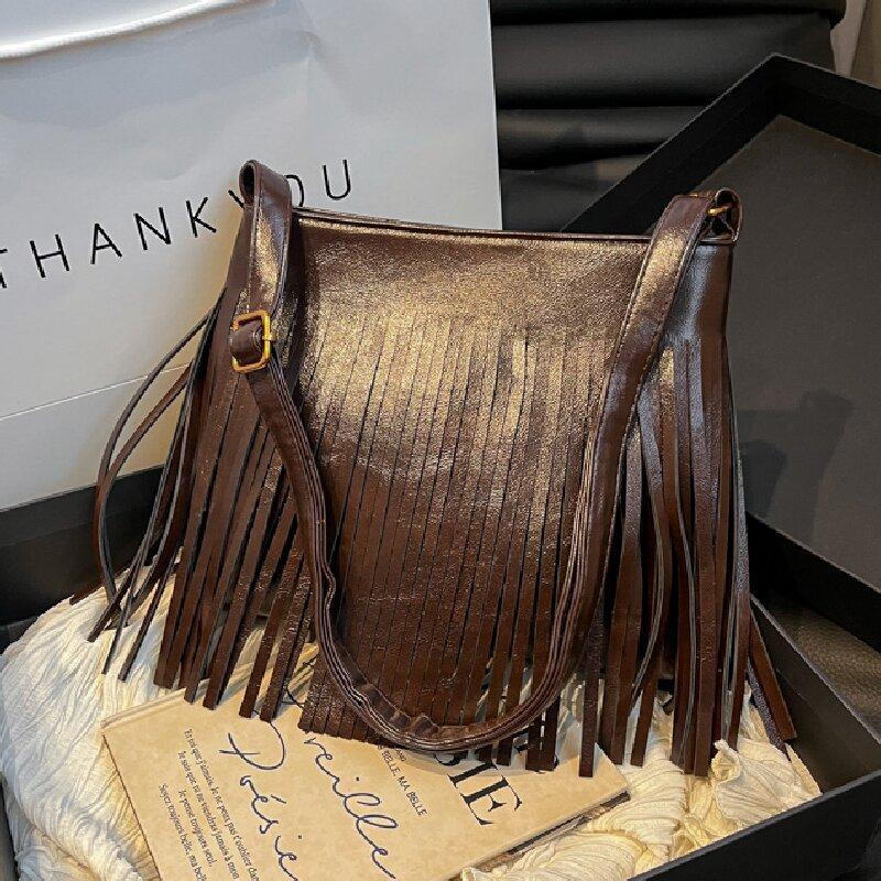 Autumn and winter retro fringed bag women's new casual versatile messenger bag suede bucket bag