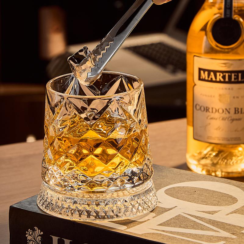 2026 Neue Whiskygläser Drehendes Whiskyglas mit Glasboden 360 Grad drehbar Kristall Rumglas für Cocktailparty Trinken