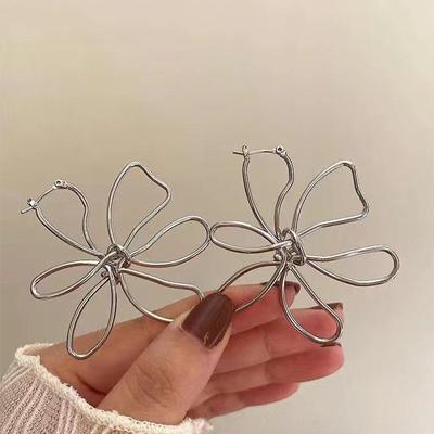 Hollow Out Flower Earrings For Women Minimalist Metal Lines Hoop Earrings Female Girl Daily Jewelry Accessories Gift