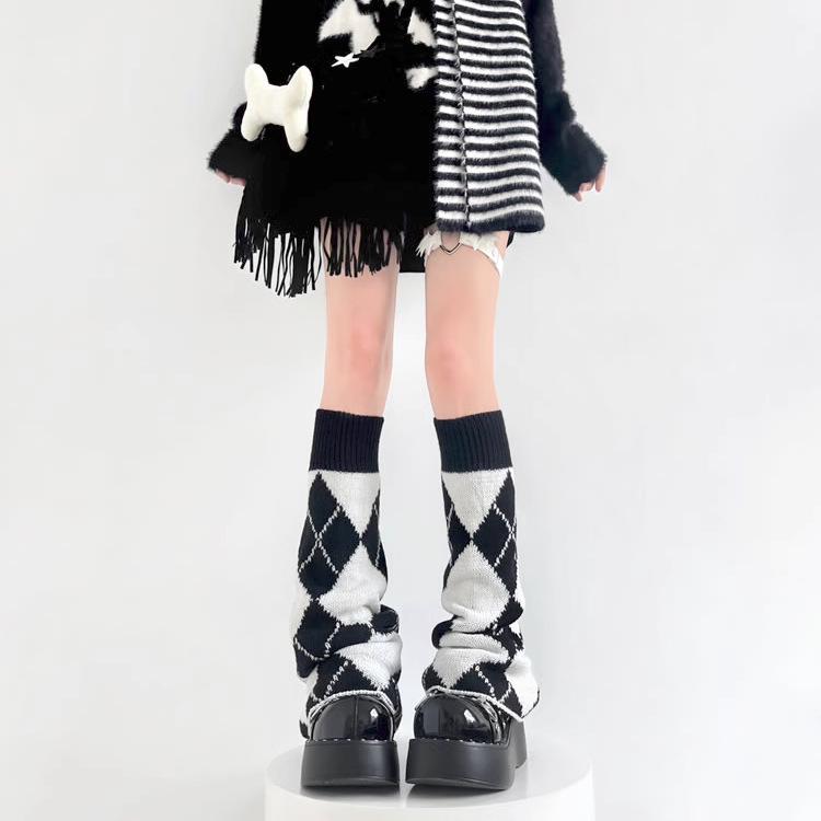 Y2K Black & White Wide-Leg Slouch Socks: Millennium Hot Girl Autumn/Winter Calf Flare Warmers