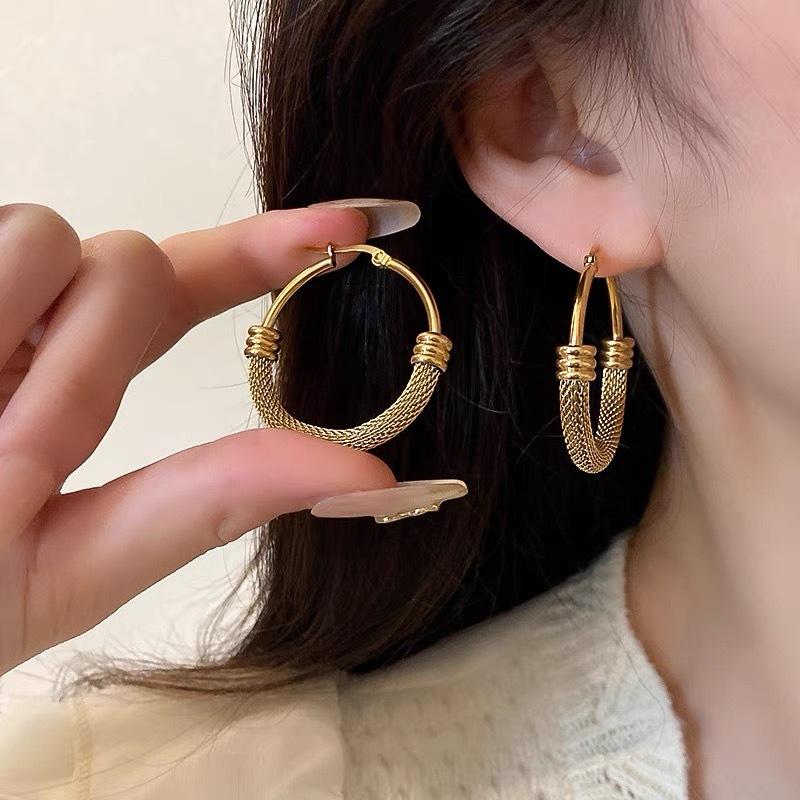 Geometric Circular Stud Earrings with Fashionable Design and Creative Style. Unique Metal Earrings Featuring Simple and Elegant Design.