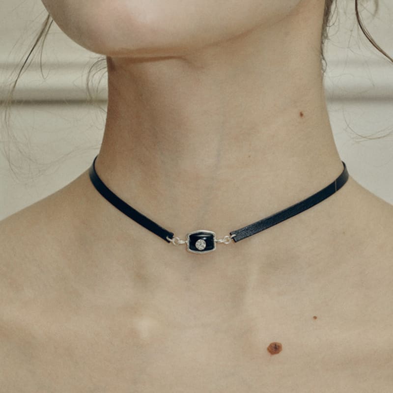 FADEMINE Black Coat of Arms Choker Necklace