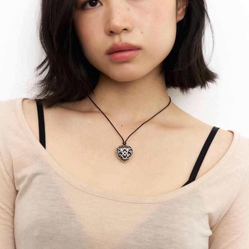 Geegee Ethnic Heart String Necklace