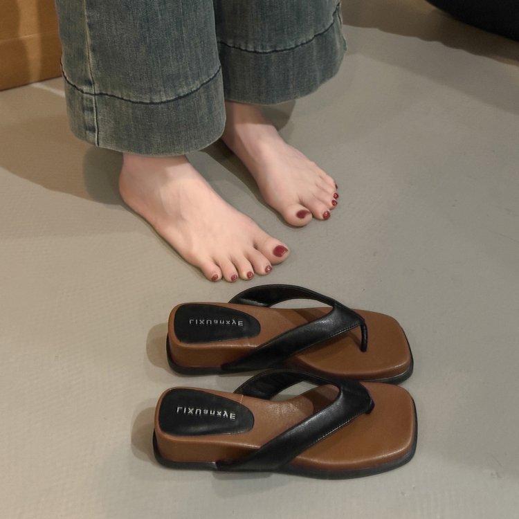 Strand-Flip-Flops Damen Sommer Internet-Berühmtheiten 2025 Mode Casual Rutschfest Oberbekleidung Koreanische Version Zehensteg Urlaub Coole Hausschuhe Tide