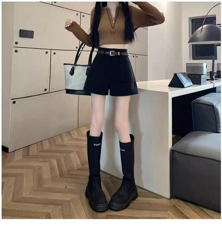 2024 Women's High-Waisted Wide-Leg Wool Shorts: Slimming A-Line Booty Shorts for Autumn/Winter