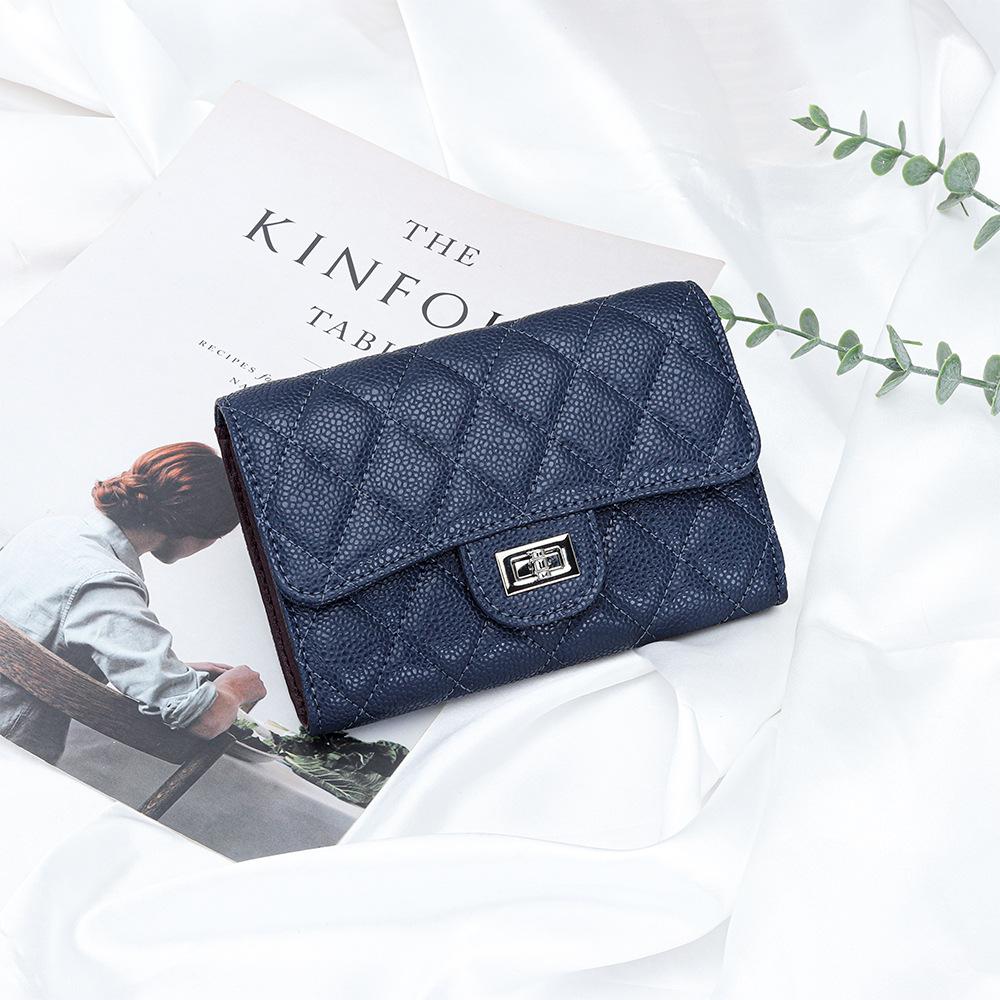 Cartera corta de cuero de lujo ligero para mujer, nueva de 2025, plegable de tres pliegues, billetera corta de piel de vaca caviar, espacio para múltiples tarjetas