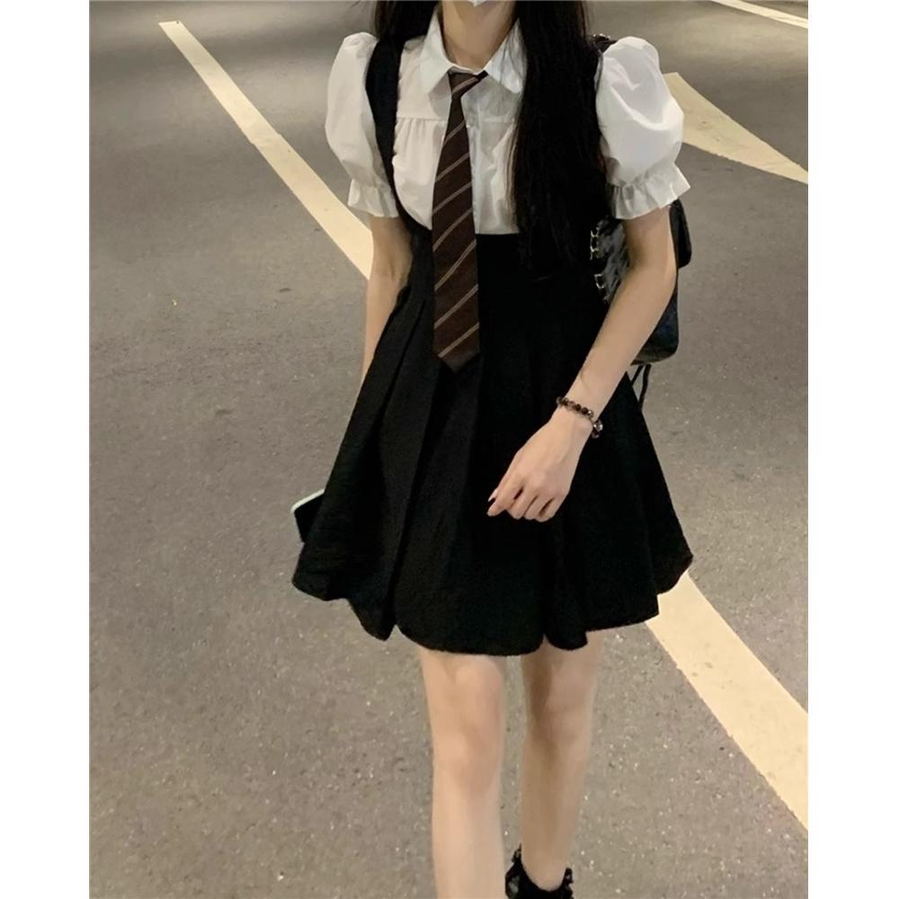 

Преппи Форма JK с коротким рукавом: Летний комплект юбки на подтяжках в японском стиле - Миниатюрный, Слим-фит, Мини-юбка M (for 45-50 kg)