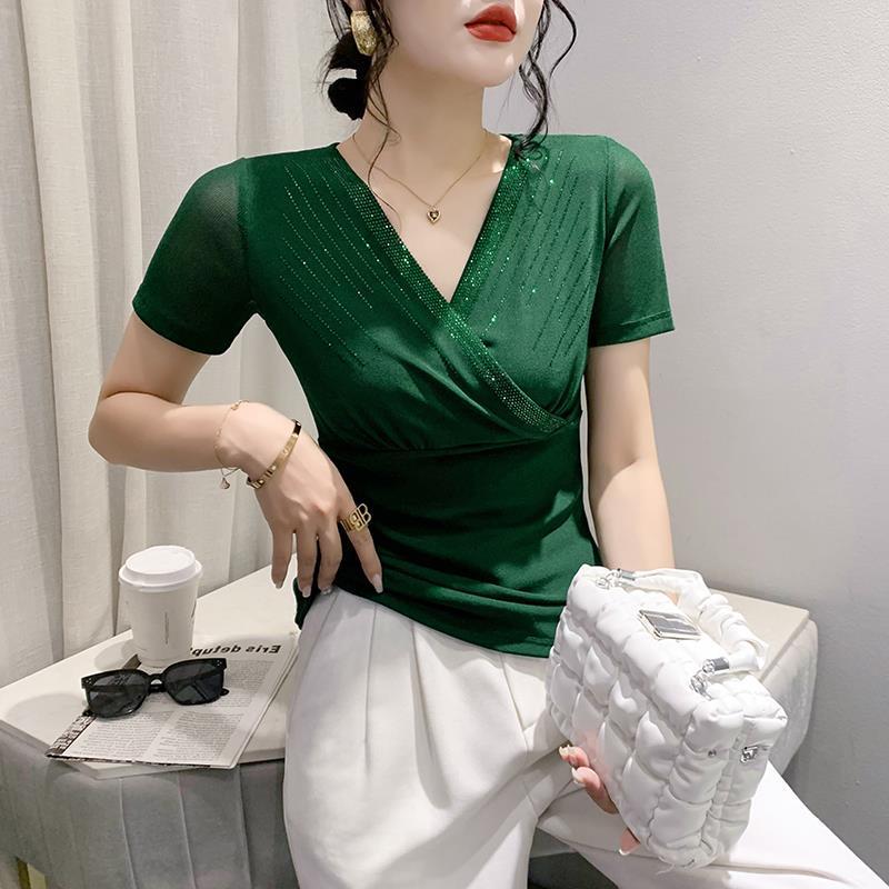 

Европейская весенне-летняя 2023 футболка из сетки с V-образным вырезом и вырезом со стразами: Женская модная утягивающая базовая футболка M зелёный
