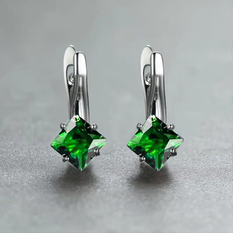 

Cao Shi s Rainbow Square Stone Earrings – Elegant European & American Style with a Simple, Luxurious Diamond Design