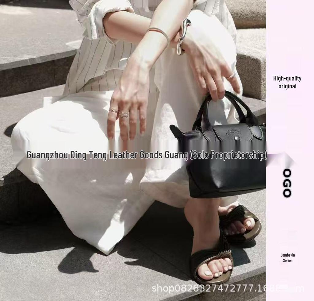 Hochwertige Mini-Knödeltasche aus Nappaleder mit Drachenprägung, Vielseitig für den Weg zur Arbeit, zum Tragen in der Hand, über der Schulter, mit verstellbarem Crossbody-Riemen.