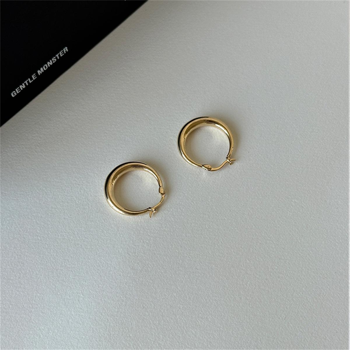

Серьги-кольца Feng Su Niche Design Advanced Silver Needle Earrings Simple Temperament Small Fat Circle Earrings New Products 925 silver needle