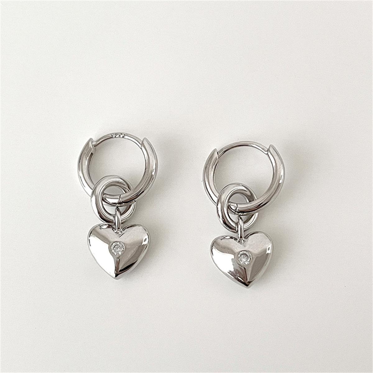 

Серьги-подвески в стиле ретро с надписью «Love» для женщин, изысканные, нишевые, высокого класса, серебряные, игольчатые, циркониевые серьги, осенние и зимние, модные пряжки для ушей 925 silver needles