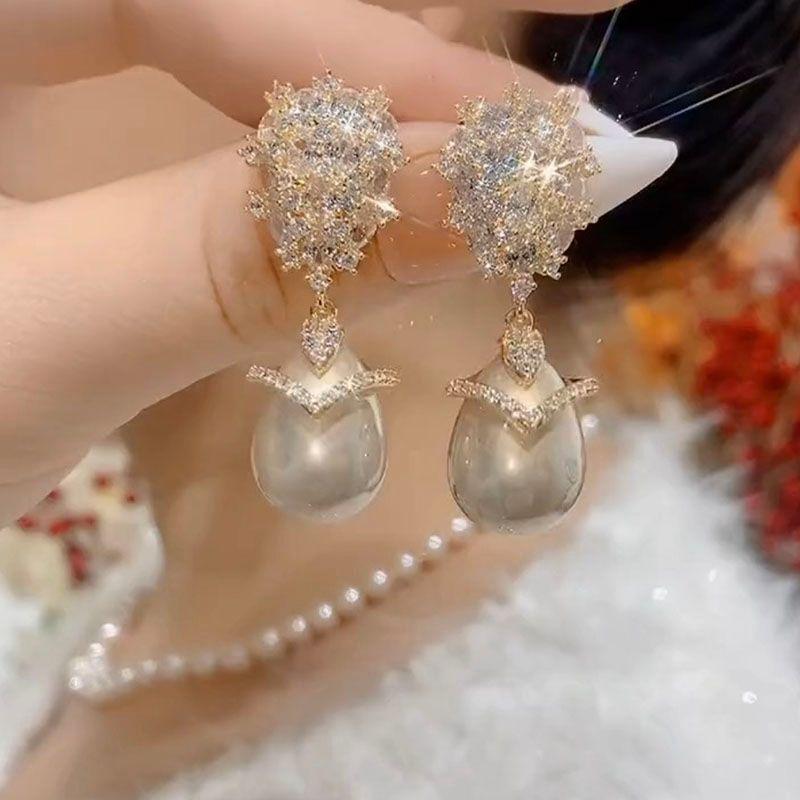 

Champagne Pearl Vintage Inlaid Stylish Water Drops Gold Champagne Pearl Earrings Silver Needle