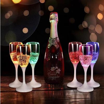 120 ml Led Leucht Becher Farbwechsel Bierkrüge Wasser Sensor Licht-emittierende Tasse für Neon Party Glow Drink Geburtstag geschenk