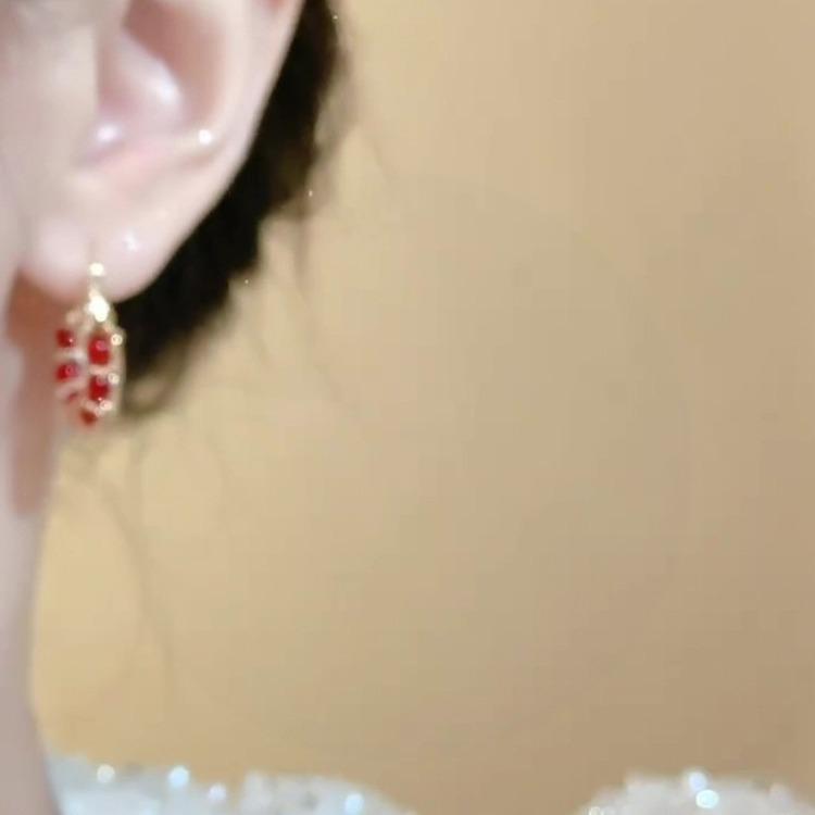Mori Red Beaded Ear Buckle Women's New New Year's Holiday Atmosphere Light Luxury Exquisite Versatile New Year's Ear Buckle