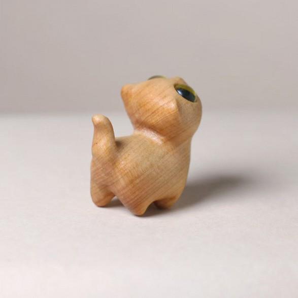 Cypress Wood Carved Cat Ornament - Cute, Portable, and Perfect for Displays or Live Streaming
