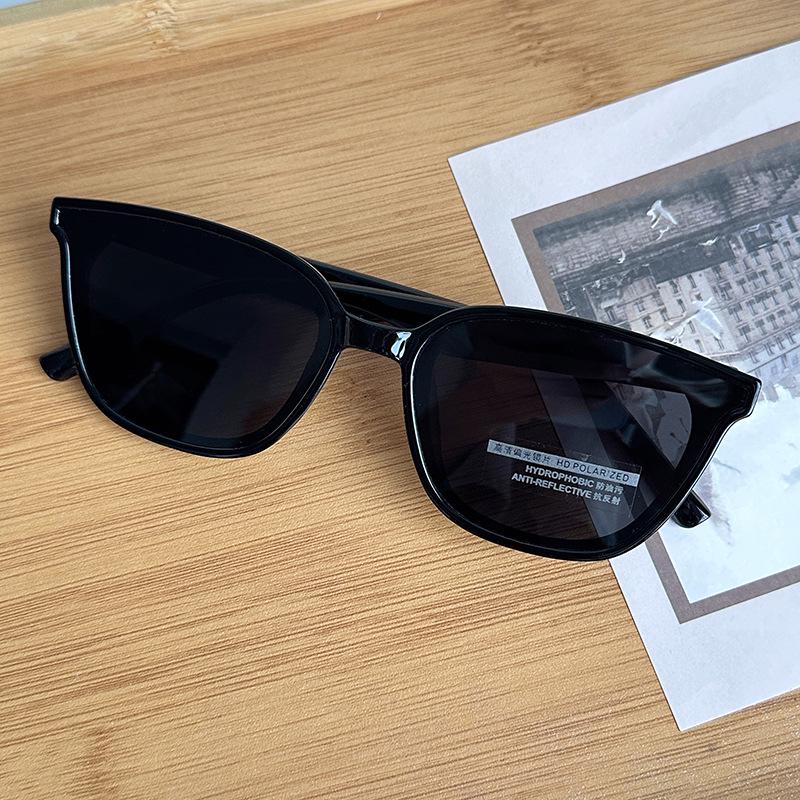 Falling Pool UV-Protection Stylish Polarized Sunglasses - Women s & Men s Fashion Knitwear, Slimming Design