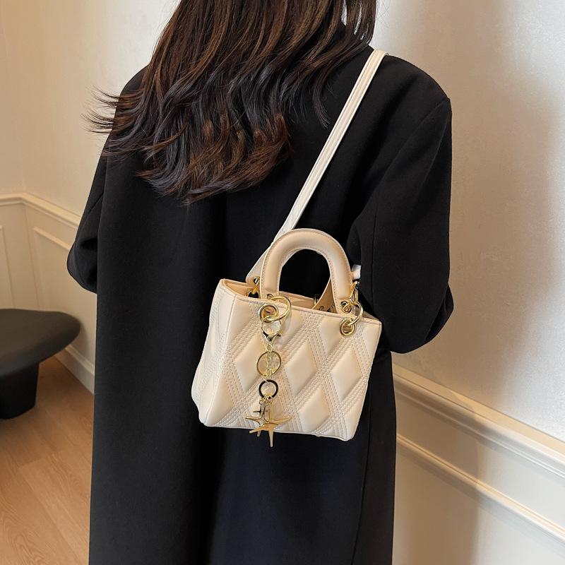 Hand carry box bag women 2025 autumn and winter fashion small fragrant wind diamond grid embroidery thread small square bag texture simple