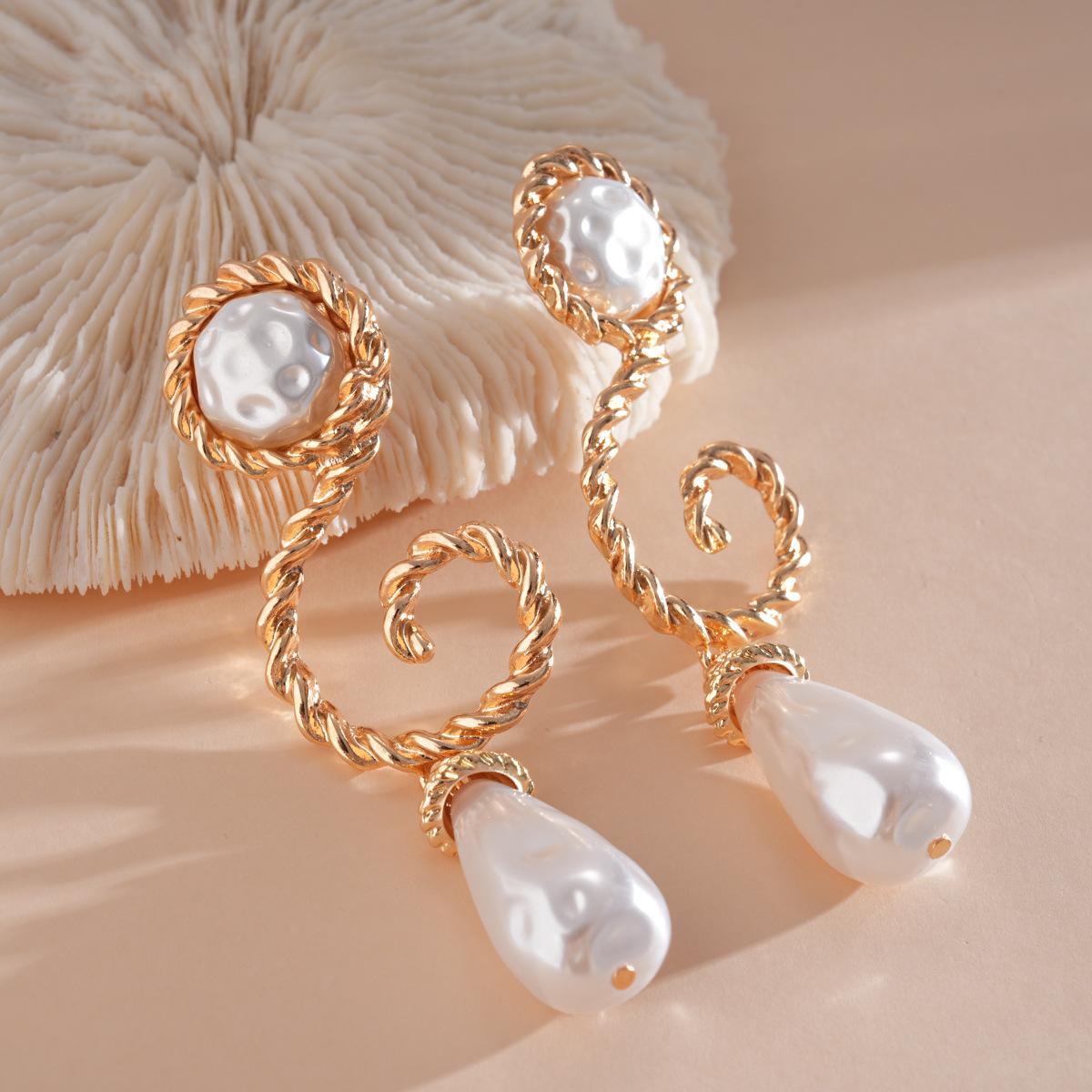 

DIGADAGU Alloy Line Twist Imitation Pearl Dangle Earrings New Simple Retro Earrings Women s Party Zircon Accessories золотистый