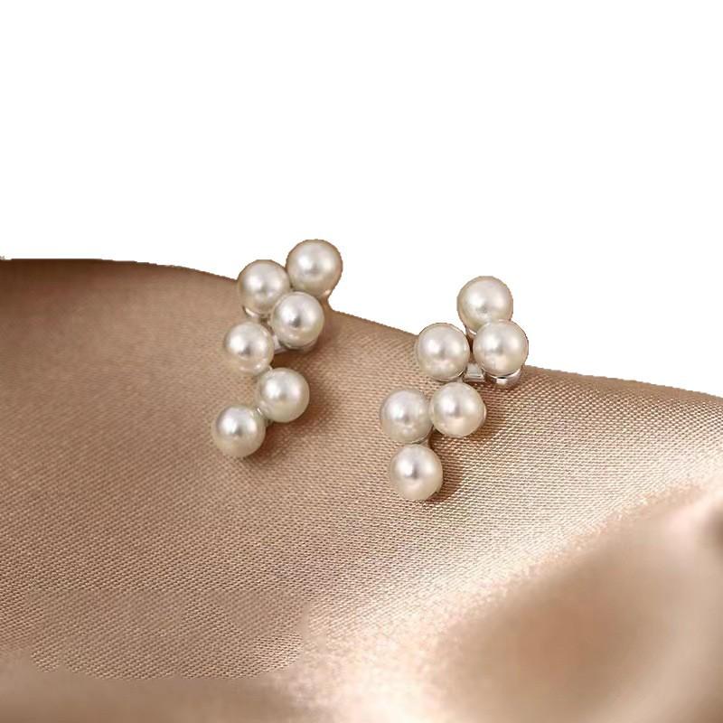 Luxury-Style Grape Stud Earrings for Women - Exquisite Ear Ring for High Fashion and Versatile Wearability