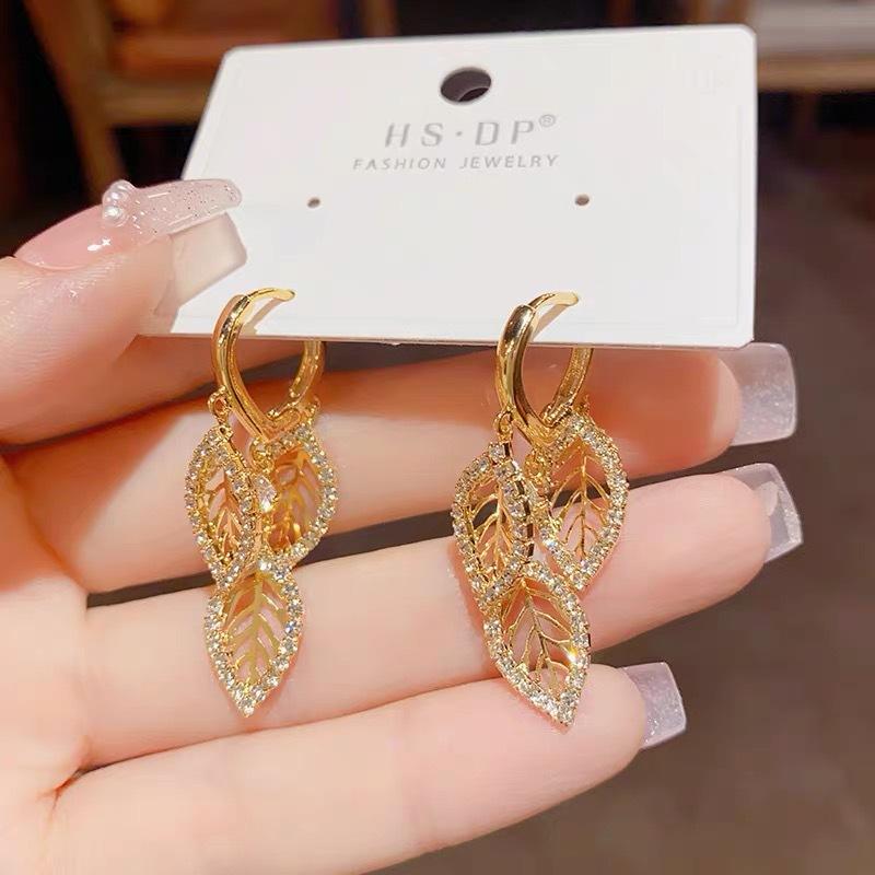 Exquisite Celebrity Style Atmospheric Zircon Leaf Fringed Ear Buckle Niche Design Sense Fashionable Versatile Earrings Light Luxury Earrings