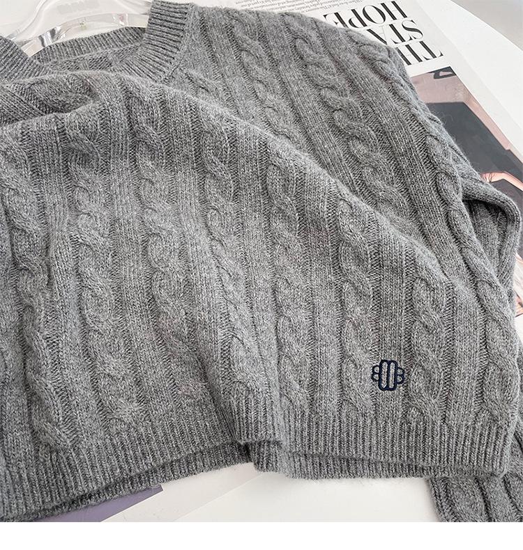 Yingjie M Women's Grey French Retro Ribbed Knit Pullover Sweater 220576 - Autumn/Winter 2022