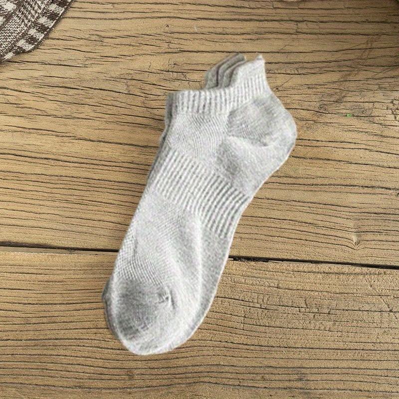 1 Pair of Spring and Autumn Solid Color Breathable Socks Fashionable High-quality Knitted Cotton Men's Socks Casual Boat Socks