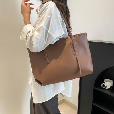 Large Capacity Bag Women 2025 New Fashion Simple Retro Commuter Premium Casual Versatile Shoulder Tote Bag