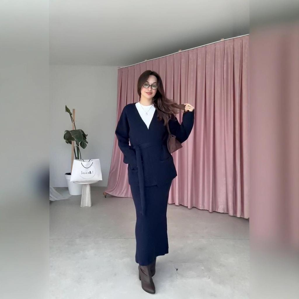 2025 cross-border European and American autumn new cardigan temperament V-neck lace-up waist half-body hip skirt women's leisure