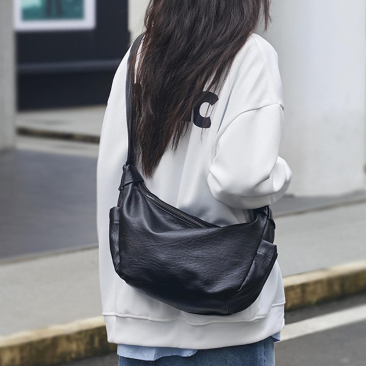 

Niche casual soft leather dumpling bag messenger bag women s 2024 new commuter versatile crescent bag underarm shoulder bag women чорний