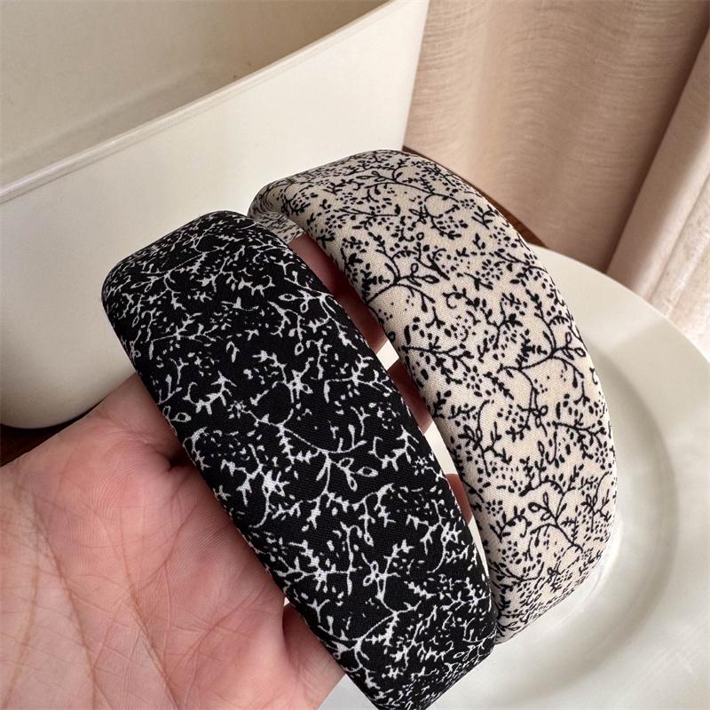 Vintage 4CM White Black Floral Print Headband with Sponge Padding for Women Fashionable Retro Hair Accessory
