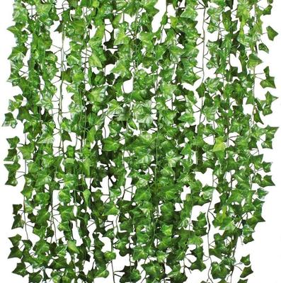 Realistisch aussehendes Rattan Künstlicher Efeu und Plastikblumen Hängedekoration