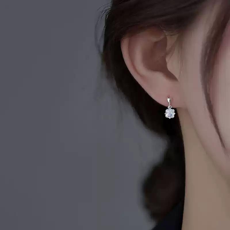 Women's Minimalist Square Zirconia Stud Earrings in Cool Sophisticated Style