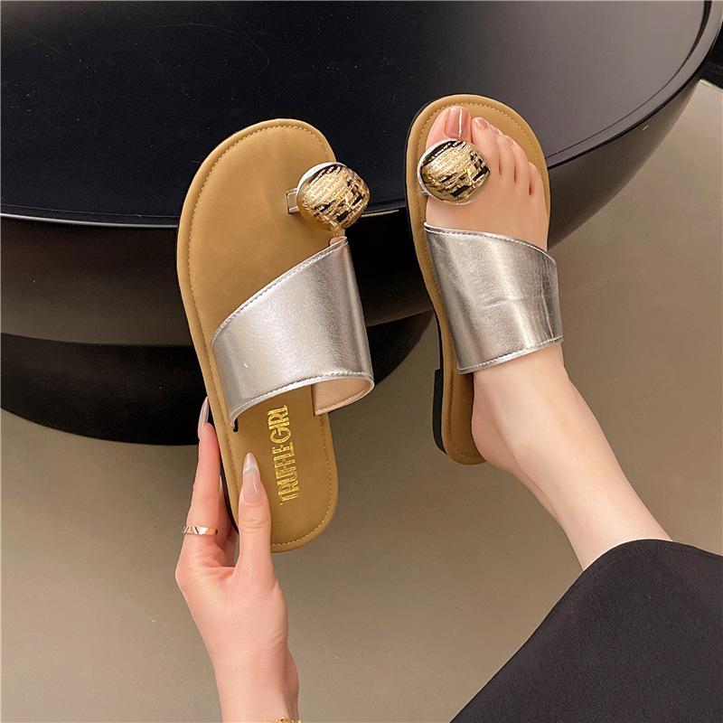 Metal Buckle Toe Slippers for Women In Summer 2025, Flat Bottomed Clip Toe Sandals, Soft Soled Beach Sandals