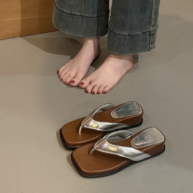 Slope heel flip-flops women's summer outer wear 2025 new versatile skirt beach thick bottom toe cool slippers