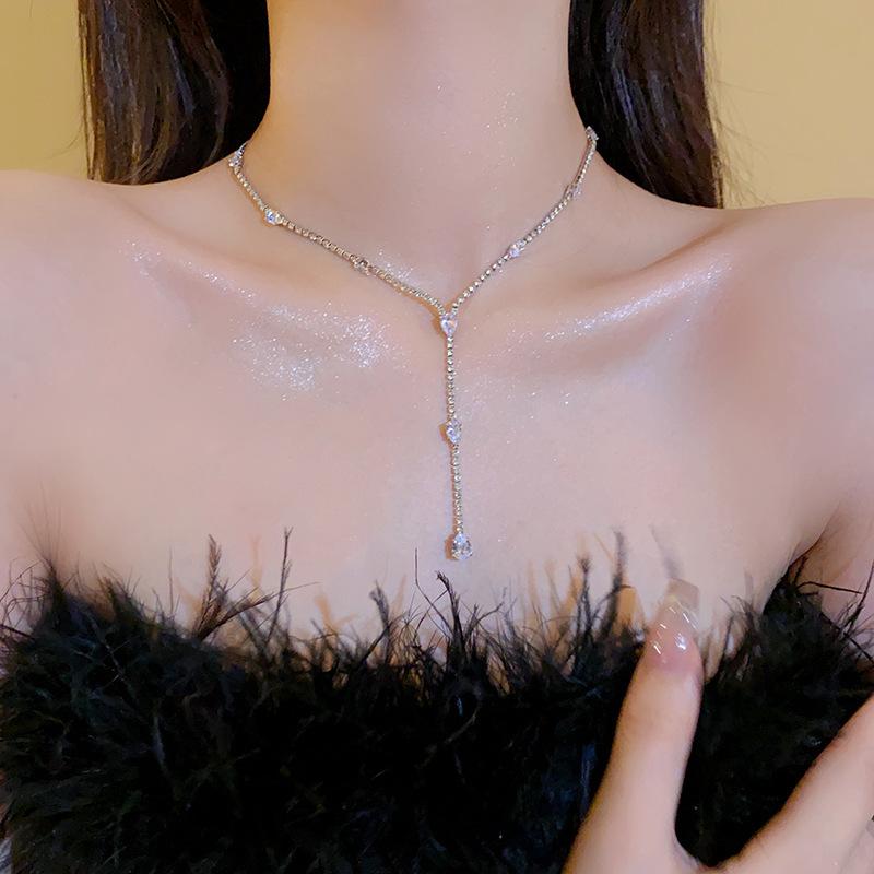 Teardrop Heart Pendant Rhinestone Choker - Elegant Women's Necklace