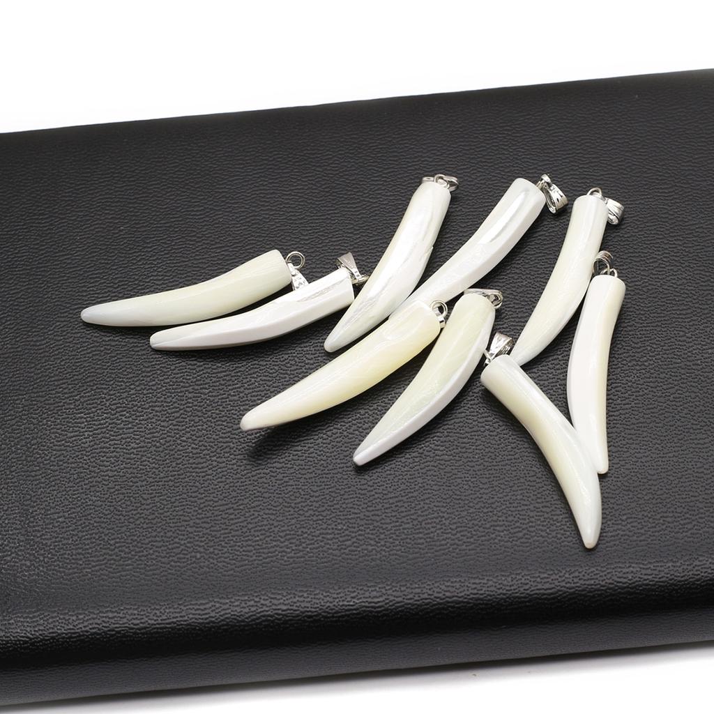 5 Stück Weiße Natürliche Muschel Elfenbein-Form Anhänger Mode Damen Herren Charms für Schmuckherstellung DIY Halskettenzubehör, Valentinstag Neujahrsgeschenk Bastelbedarf