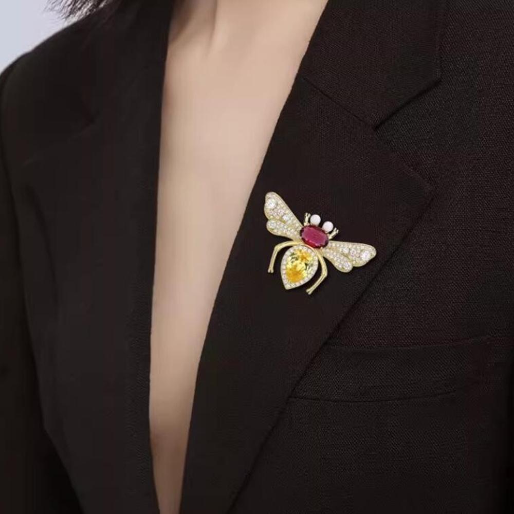 Fashionable bee colored zircon brooch, anti-exposure pin for women, metal button to fasten clothes, wedding party gift