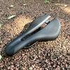 Innovative Carbon Fibers Bicycles Seats Cushions Heavy Type Bike Saddles for Secure and Comfortable Cycling