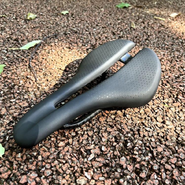 Innovative Carbon Fibers Bicycles Seats Cushions Heavy Type Bike Saddles for Secure and Comfortable Cycling