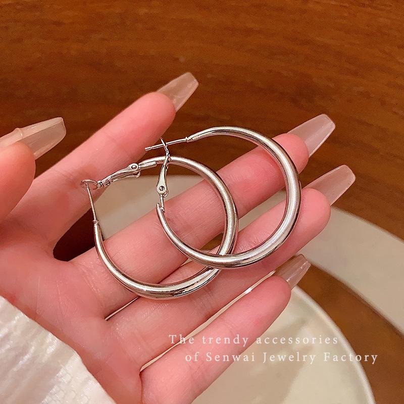 Silver plain ring large earrings female cold wind niche versatile explosion circle earrings high-end earrings wholesale