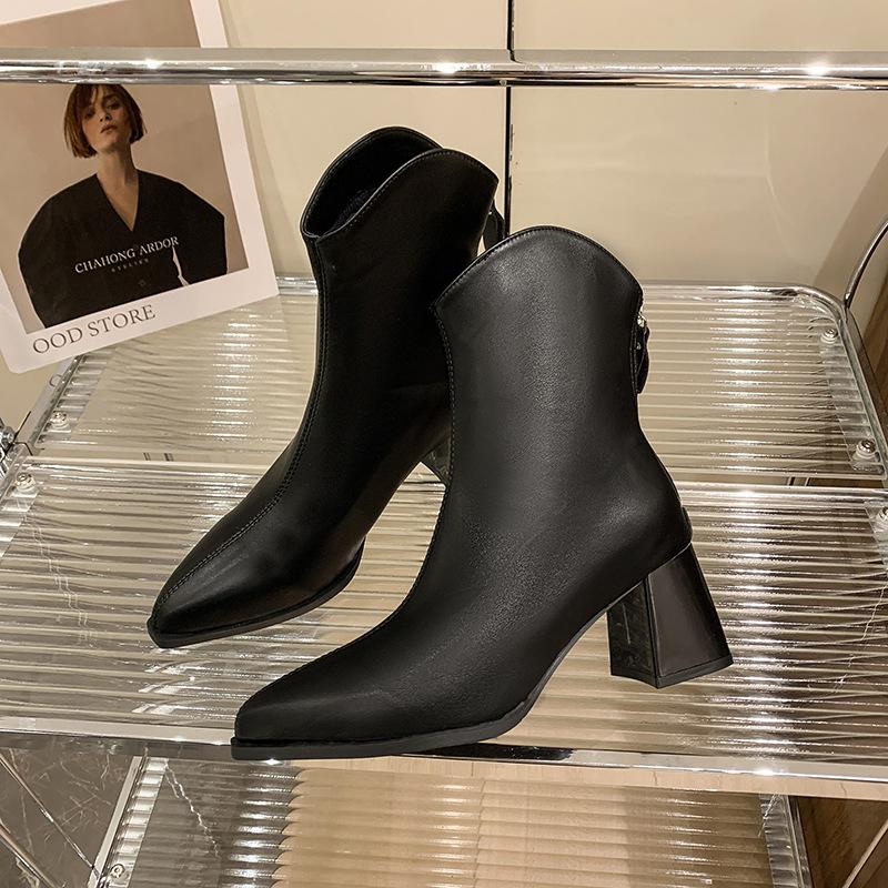 

Leather boots women s pointed thin boots autumn and winter 2024 new Korean version short tube versatile thick heel fashion high heel Martin boots 35 чёрный
